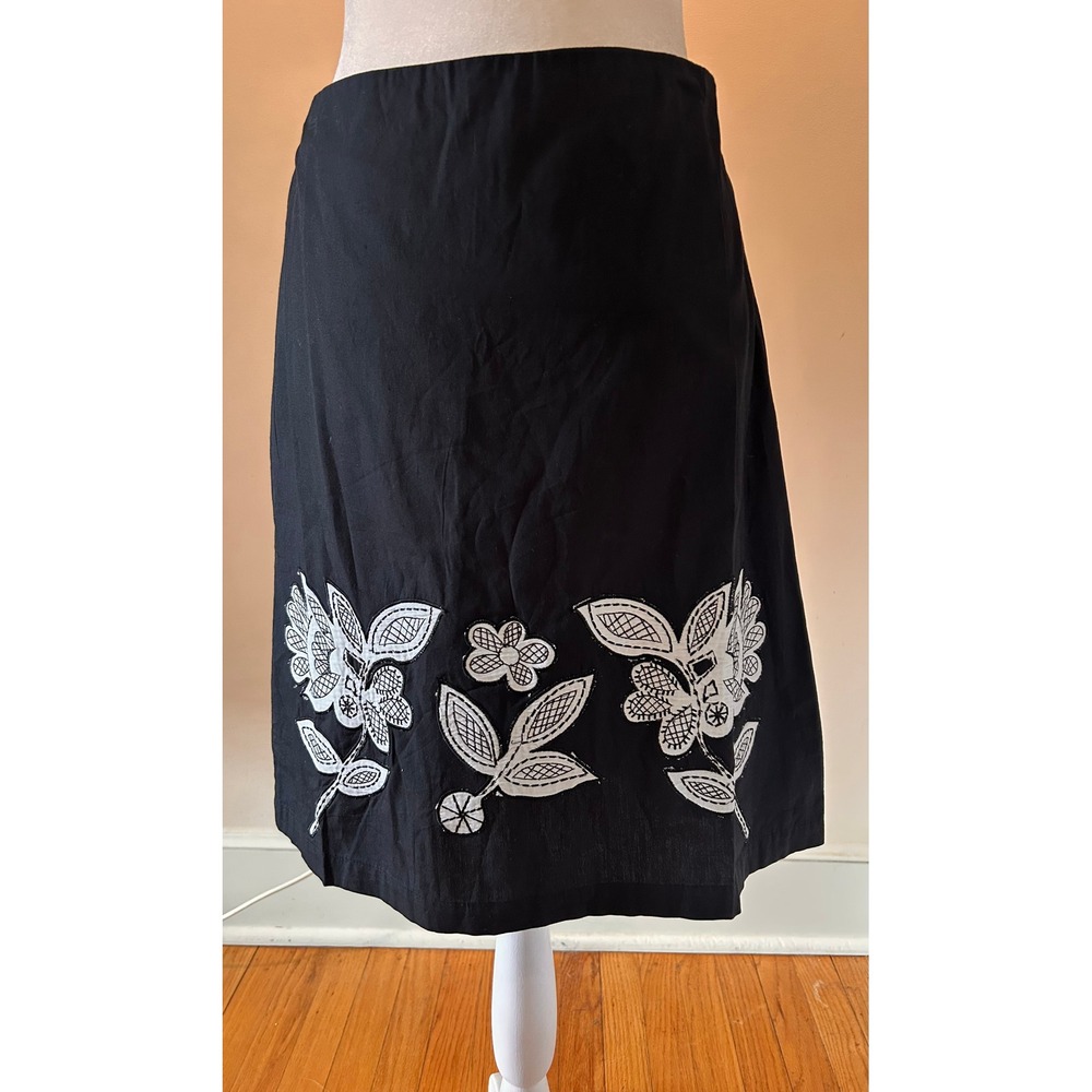 NWT Chaudry KC Black Floral Embroidered A-Line Knee Length‎ Skirt Medium